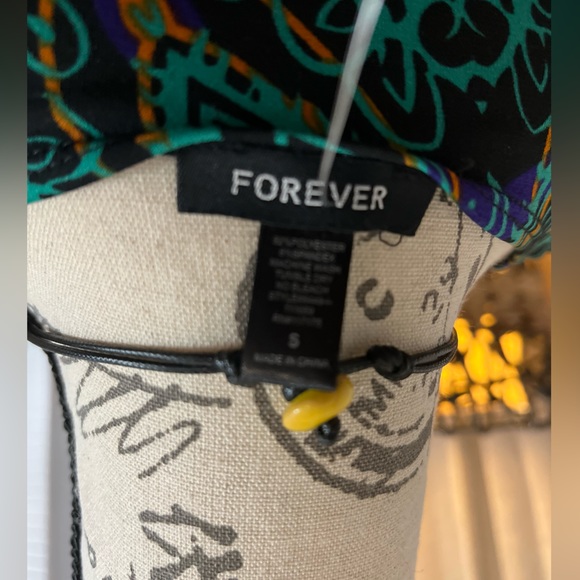 Forever wrap around dress & ceramic necklace. - Picture 2 of 10